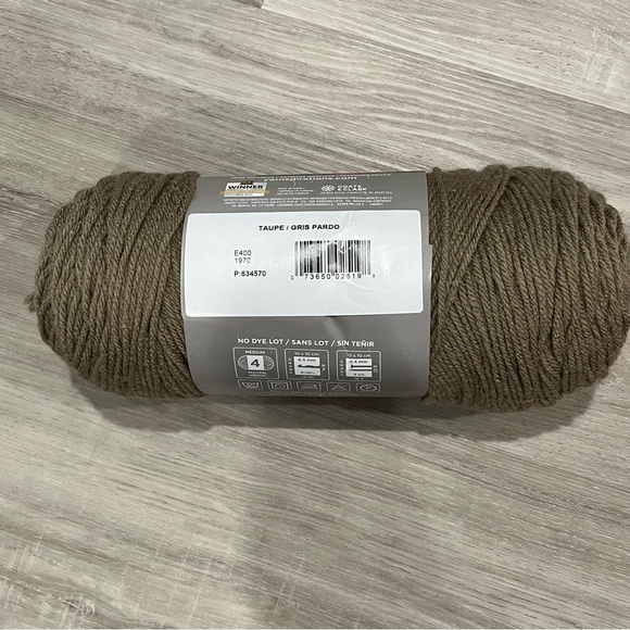 NWT Set of 7 Skeins Red Heart With Love Yarn (4 Red & 3 Taupe) Medium Weight 4 - Picture 12 of 16